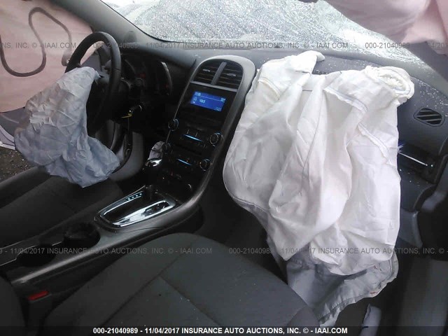 1G11A5SA1DF227813 - 2013 CHEVROLET MALIBU LS ვერცხლისფერი ფოტო 5