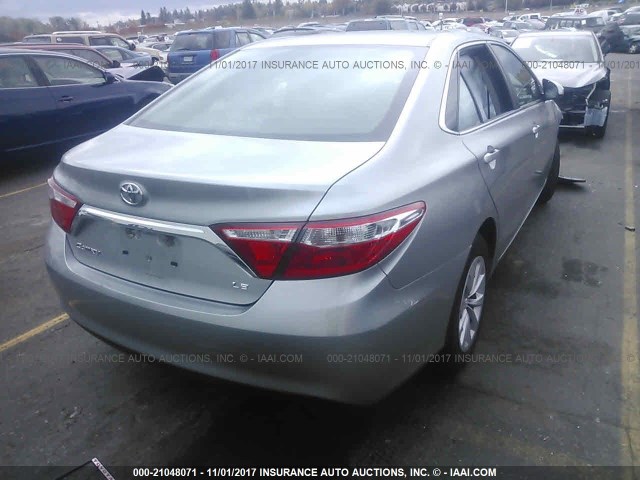 4T4BF1FK8FR484122 - 2015 TOYOTA CAMRY LE/XLE/SE/XSE SILVER photo 4