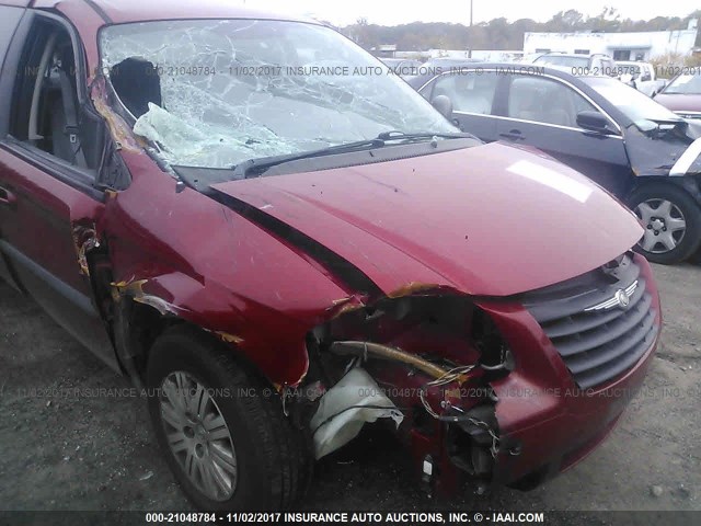 1C4GP45R75B356661 - 2005 CHRYSLER TOWN & COUNTRY  RED photo 6