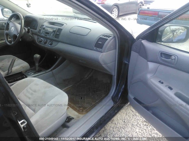 4T1BE32K54U888670 - 2004 TOYOTA CAMRY LE/XLE/SE 深棕色 照片 5
