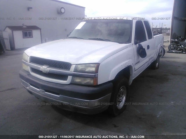 1GCHC29UX3E171177 - 2003 CHEVROLET SILVERADO C2500 HEAVY DUTY WHITE photo 2