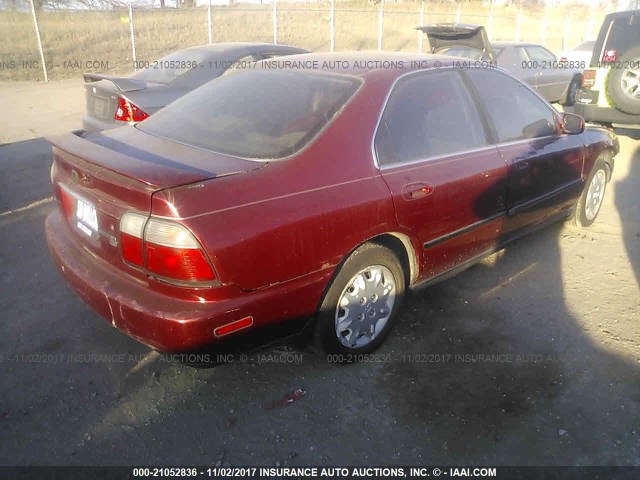 1HGCD563XTA002077 - 1996 HONDA ACCORD LX/EX RED photo 4