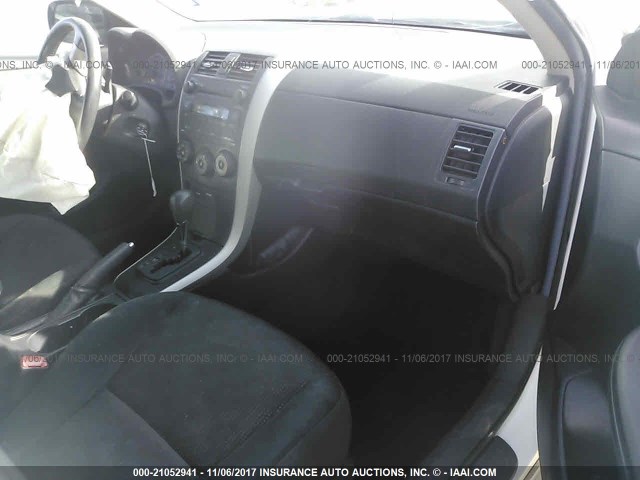 1NXBU40E09Z012912 - 2009 TOYOTA COROLLA S/LE/XLE WHITE photo 5