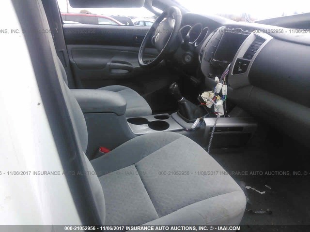5TEUX42N07Z357573 - 2007 TOYOTA TACOMA ACCESS CAB Weiß Foto 5