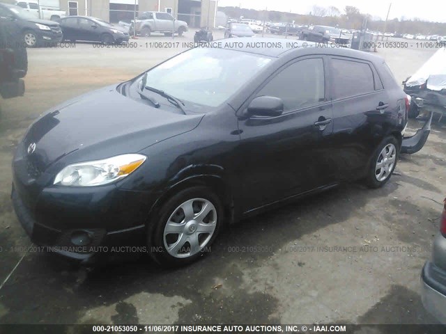 2T1KU4EE3AC280349 - 2010 TOYOTA COROLLA MATRIX  BLACK photo 2