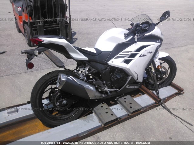 JKAEX8A11HDA31816 - 2017 KAWASAKI EX300 A WHITE photo 4