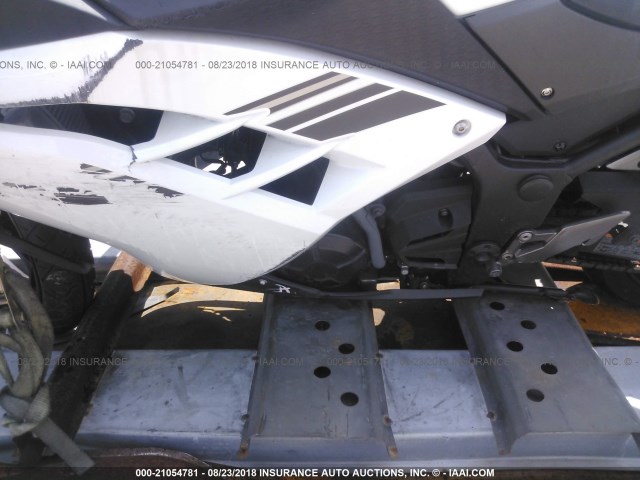 JKAEX8A11HDA31816 - 2017 KAWASAKI EX300 A WHITE photo 9