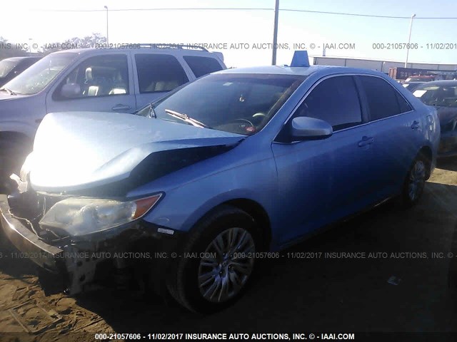 4T1BF1FK8EU771517 - 2014 TOYOTA CAMRY L/SE/LE/XLE 浅蓝色 照片 2