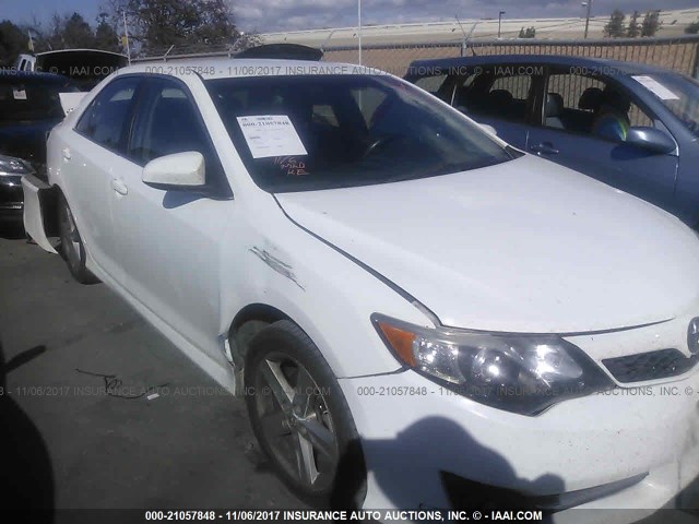 4T1BF1FK2EU300334 - 2014 TOYOTA CAMRY L/SE/LE/XLE WHITE photo 1