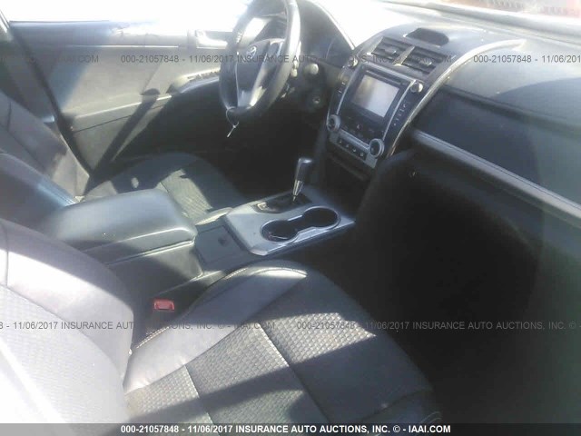 4T1BF1FK2EU300334 - 2014 TOYOTA CAMRY L/SE/LE/XLE 白色 照片 5