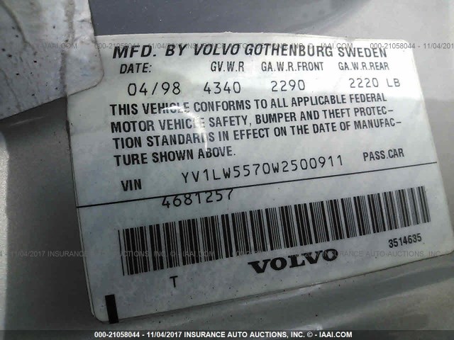 YV1LW5570W2500911 - 1998 VOLVO V70 SILVER photo 9