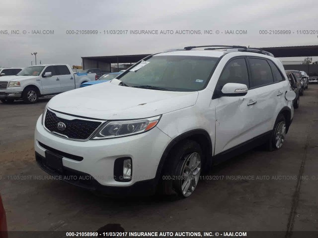 5XYKT4A66EG497504 - 2014 KIA SORENTO LX WHITE photo 2