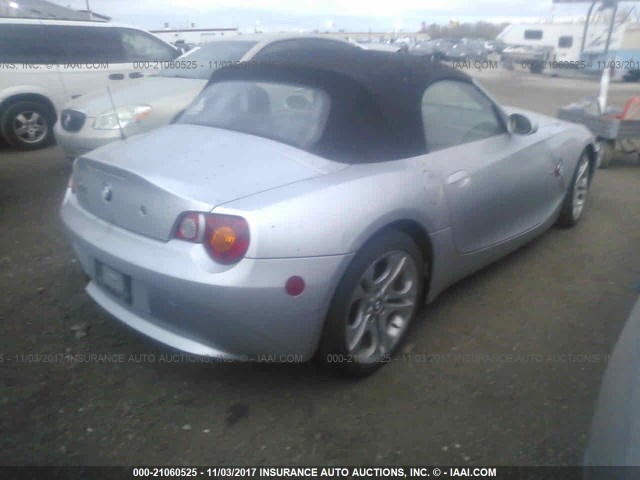 4USBT53453LT21394 - 2003 BMW Z4 3.0 SILVER photo 4