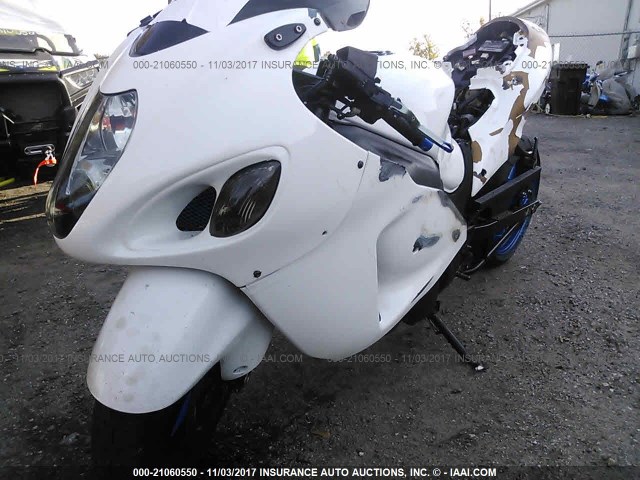 JS1GW71A732104503 - 2003 SUZUKI GSX1300 R WHITE photo 2