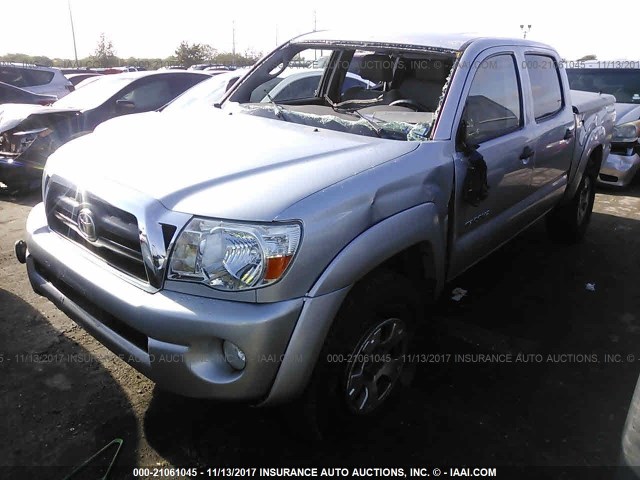 3TMJU62N86M009250 - 2006 TOYOTA TACOMA DOUBLE CAB PRERUNNER SILVER photo 2