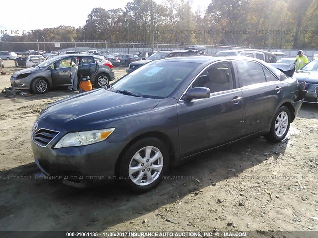 4T1BF3EK9BU655641 - 2011 TOYOTA CAMRY SE/LE/XLE GRAY photo 2