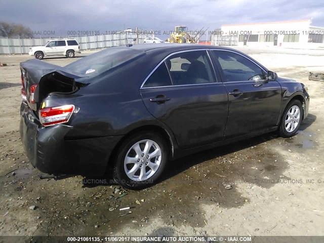 4T1BF3EK9BU655641 - 2011 TOYOTA CAMRY SE/LE/XLE GRAY photo 4