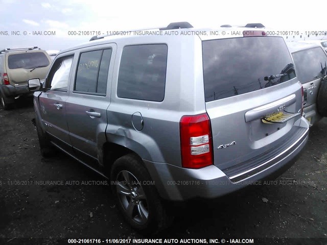 1C4NJRFB3GD672816 - 2016 JEEP PATRIOT LATITUDE GRAY photo 3