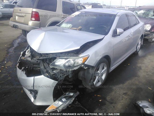 4T1BF1FK8CU023153 - 2012 TOYOTA CAMRY SE/LE/XLE SILVER photo 2
