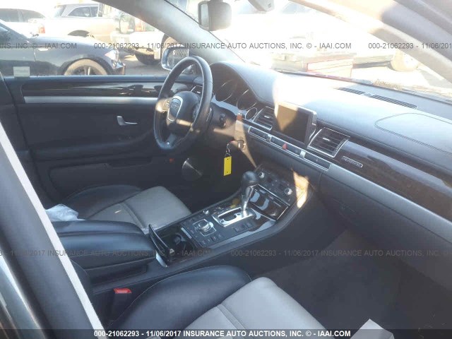 WAUPN44E47N010635 - 2007 AUDI S8 QUATTRO GRAY photo 5