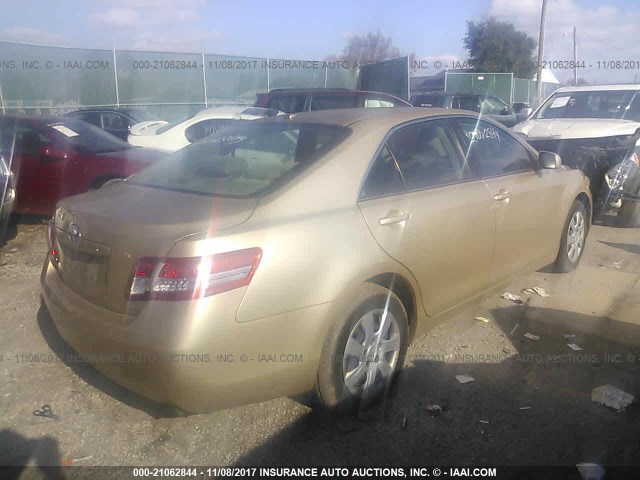 4T1BF3EK2BU183251 - 2011 TOYOTA CAMRY SE/LE/XLE GOLD photo 4