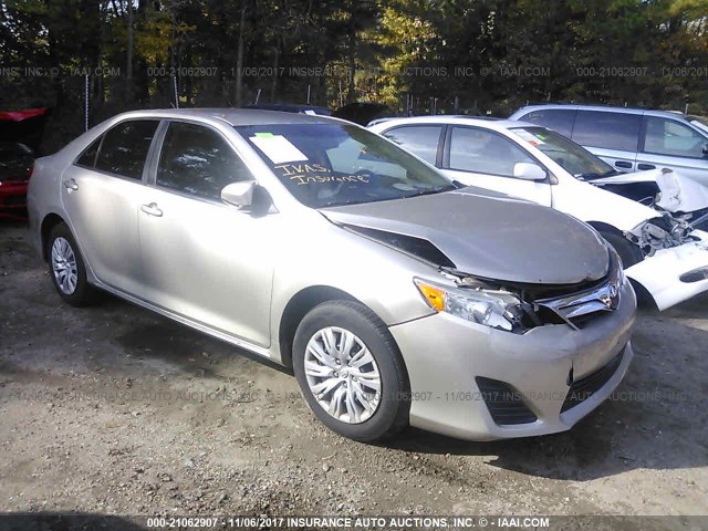 4T4BF1FK9ER359323 - 2014 TOYOTA CAMRY L/SE/LE/XLE SILVER photo 1