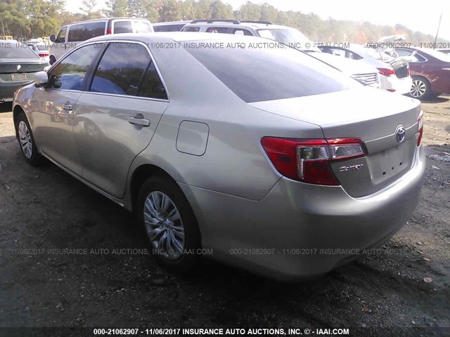 4T4BF1FK9ER359323 - 2014 TOYOTA CAMRY L/SE/LE/XLE SILVER photo 3