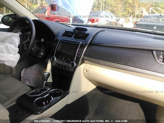 4T4BF1FK9ER359323 - 2014 TOYOTA CAMRY L/SE/LE/XLE 银色 照片 6