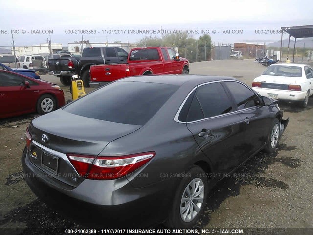 4T1BF1FK1FU038954 - 2015 TOYOTA CAMRY LE/XLE/SE/XSE GRAY photo 4