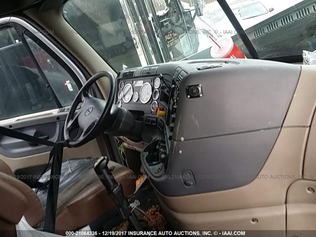 1FUJGLD60ELFT9056 - 2014 FREIGHTLINER CASCADIA 125  GRAY photo 5