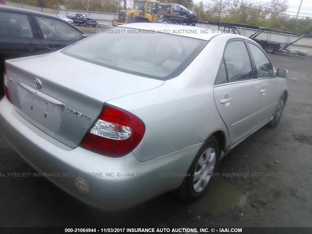 4T1BE30K94U871440 - 2004 TOYOTA CAMRY LE/XLE/SE ვერცხლისფერი ფოტო 4