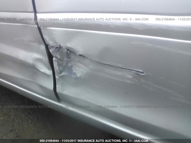 4T1BE30K94U871440 - 2004 TOYOTA CAMRY LE/XLE/SE ვერცხლისფერი ფოტო 6