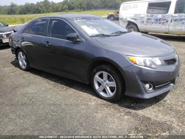 4T1BF1FKXEU798041 - 2014 TOYOTA CAMRY L/SE/LE/XLE Boz foto 1