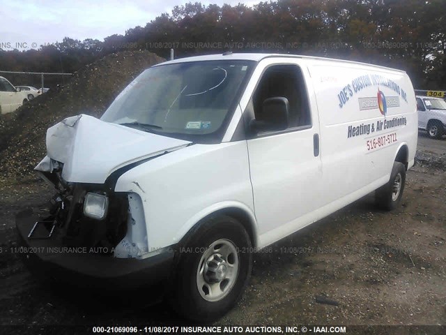 1GCWGGFF1F1229851 - 2015 CHEVROLET EXPRESS G2500  WHITE photo 2