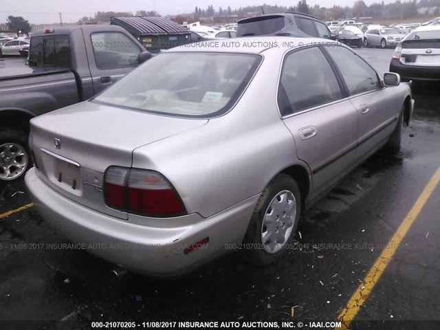 1HGCD5633TA202394 - 1996 HONDA ACCORD LX/EX SILVER photo 4