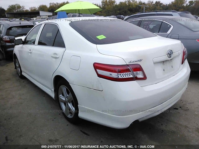4T1BF3EK0AU038871 - 2010 TOYOTA CAMRY SE/LE/XLE 白色 照片 3