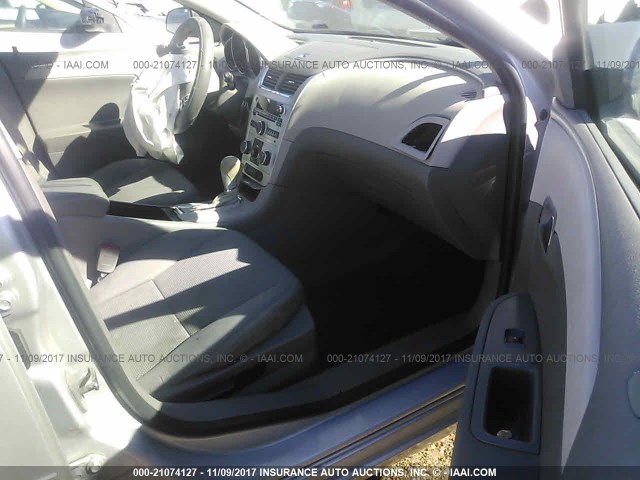 1G1ZB5E06CF120497 - 2012 CHEVROLET MALIBU LS SILVER photo 5