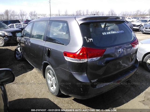 5TDKA3DCXCS012394 - 2012 TOYOTA SIENNA LE GRAY photo 3