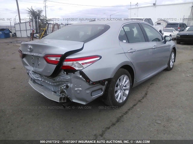 4T1B11HK4JU525571 - 2018 TOYOTA CAMRY L/LE/XLE/SE/XSE SILVER photo 4