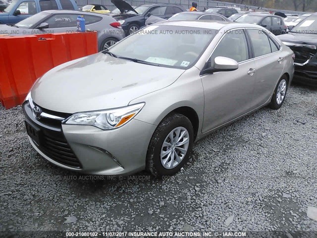 4T4BF1FK4GR580668 - 2016 TOYOTA CAMRY LE/XLE/SE/XSE 棕色 照片 2