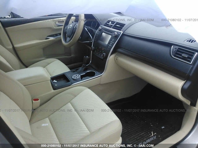 4T4BF1FK4GR580668 - 2016 TOYOTA CAMRY LE/XLE/SE/XSE 棕色 照片 5