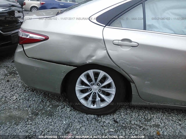 4T4BF1FK4GR580668 - 2016 TOYOTA CAMRY LE/XLE/SE/XSE 棕色 照片 6