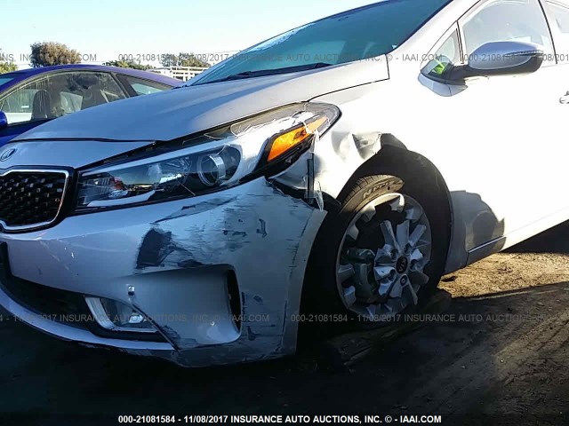 KNAFK5A80H5676515 - 2017 KIA FORTE LX SILVER photo 6