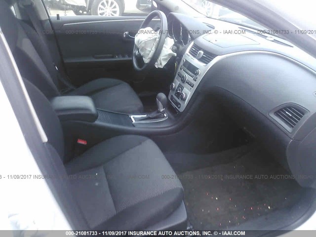 1G1ZC5E05AF127290 - 2010 CHEVROLET MALIBU 1LT თეთრი ფოტო 5