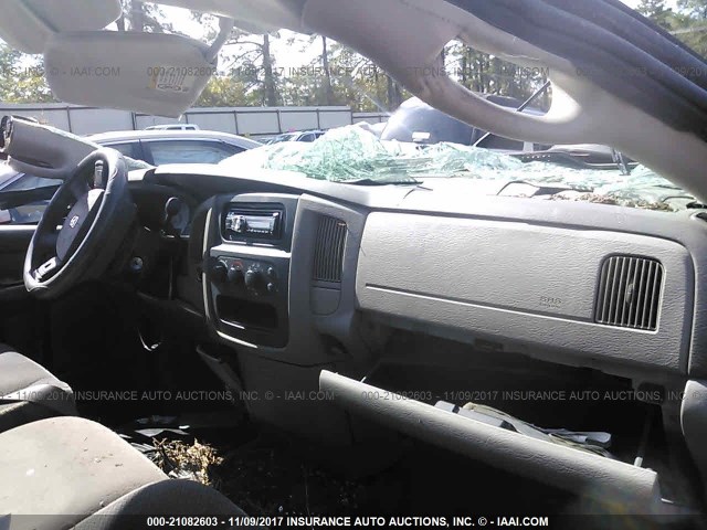 3D7KA28C04G130366 - 2004 DODGE RAM 2500 ST/SLT 红色 照片 5