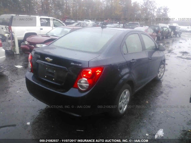 1G1JA5SH2F4210322 - 2015 CHEVROLET SONIC LS BLUE photo 4