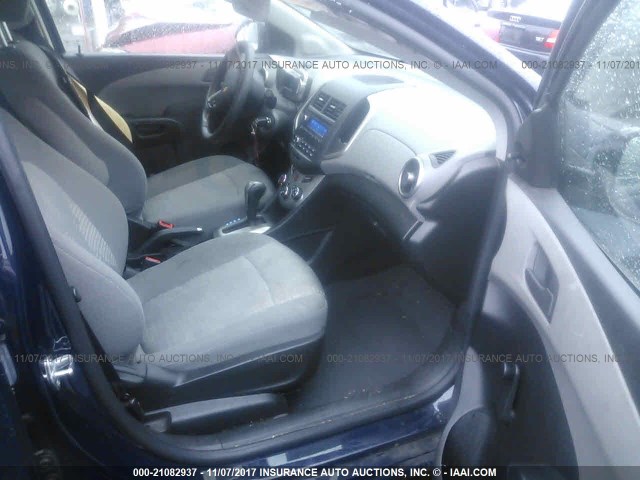 1G1JA5SH2F4210322 - 2015 CHEVROLET SONIC LS 蓝色 照片 5