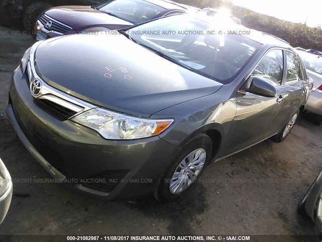 4T4BF1FK8DR333309 - 2013 TOYOTA CAMRY L/SE/LE/XLE GRAY photo 2