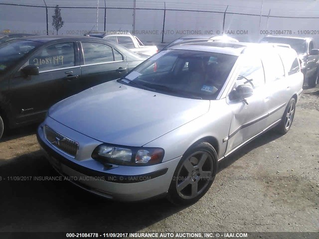 YV1SW61T532324244 - 2003 VOLVO V70 SILVER photo 2