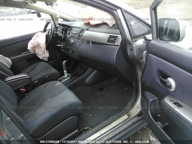 3N1BC11EX8L444763 - 2008 NISSAN VERSA S/SL GRAY photo 5